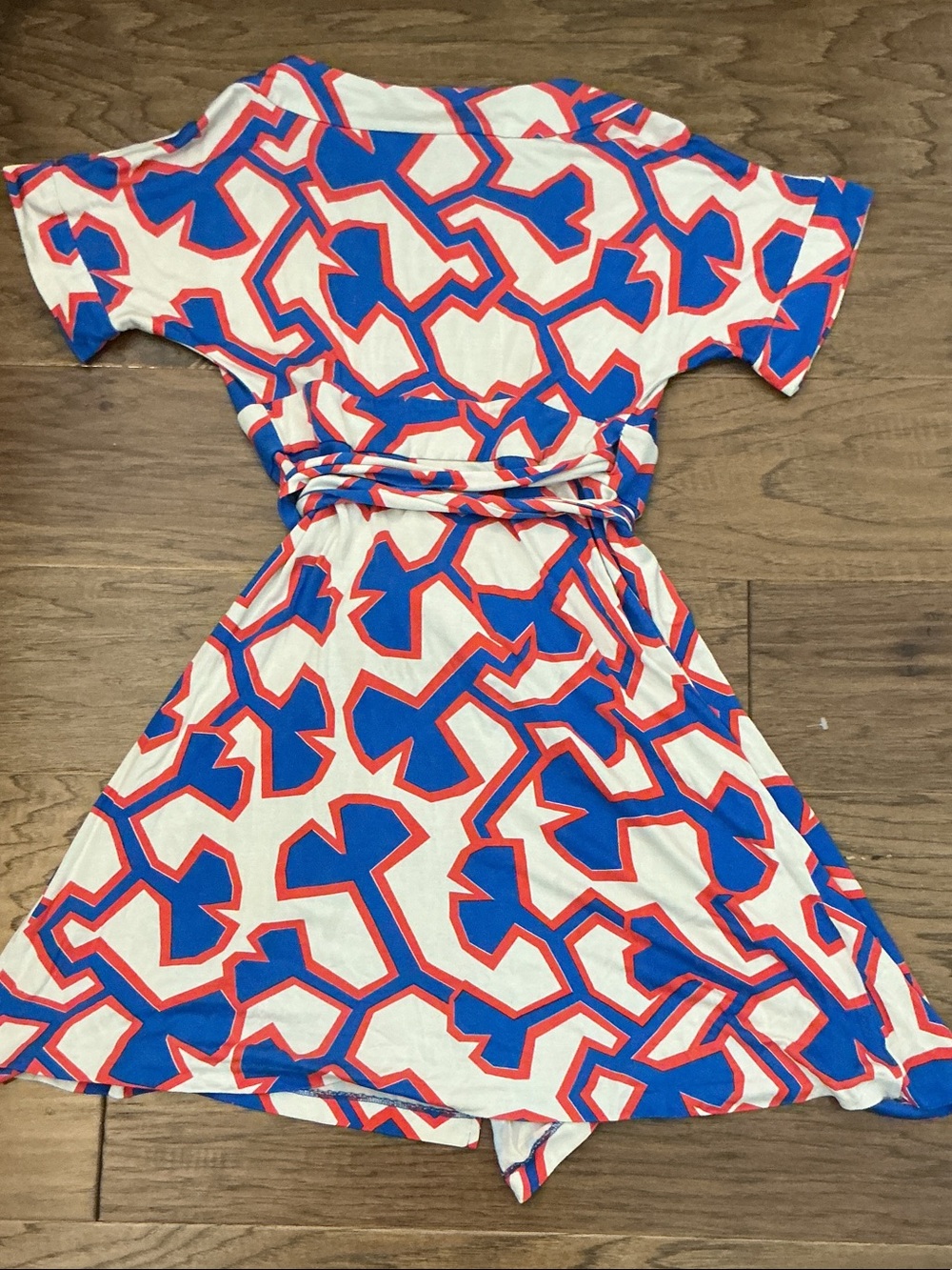 Diane Von Furstenberg Women’s 6 Toby Blue, White & Red Geometric Wrap Dress - Picture 9 of 9